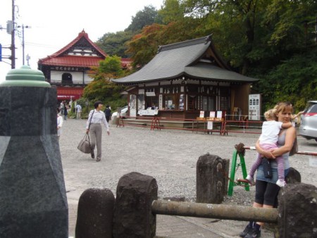 Anya! Elfáradt a lábam.